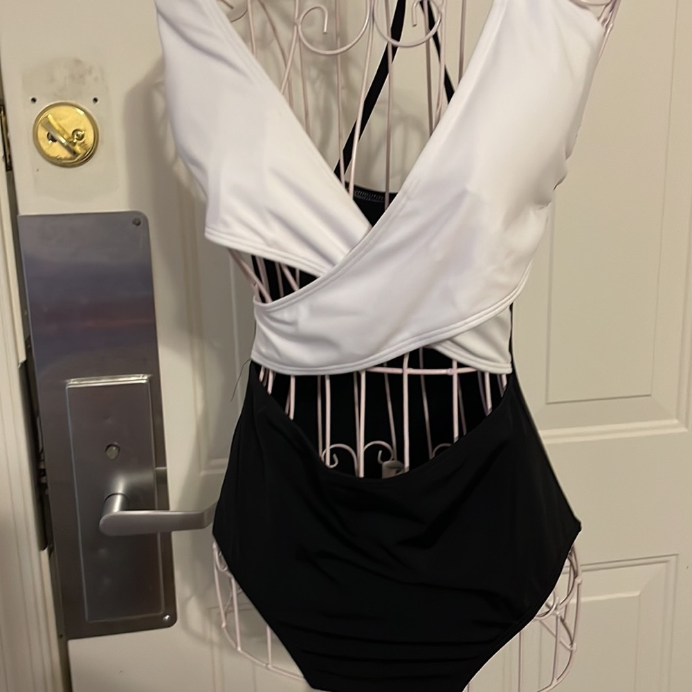 Venus size 6 size 4 avail Black white one piece